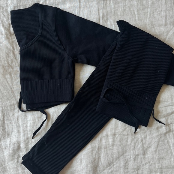 Amazon Work Out Set - Picture 2 of 2